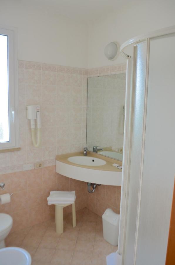 Hotel B&B Des Bains ミラノ・マリッティマ エクステリア 写真
