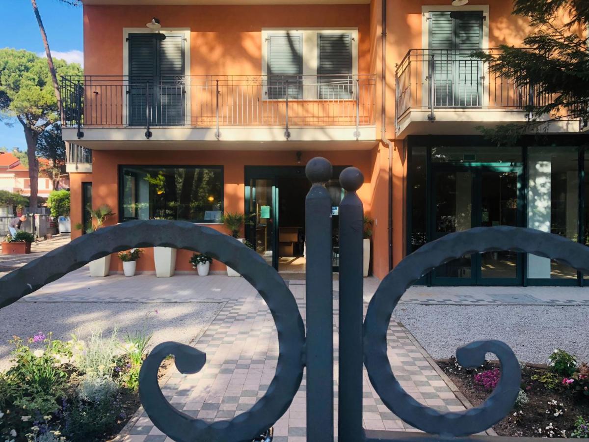 Hotel B&B Des Bains ミラノ・マリッティマ エクステリア 写真