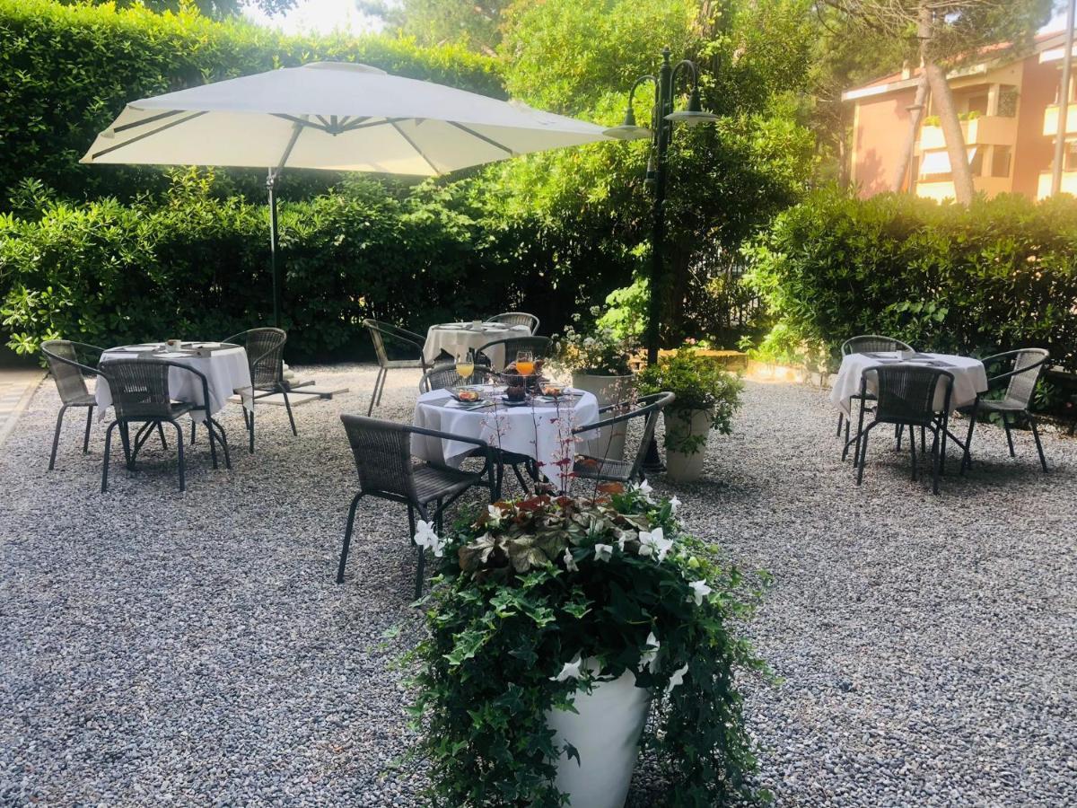 Hotel B&B Des Bains ミラノ・マリッティマ エクステリア 写真