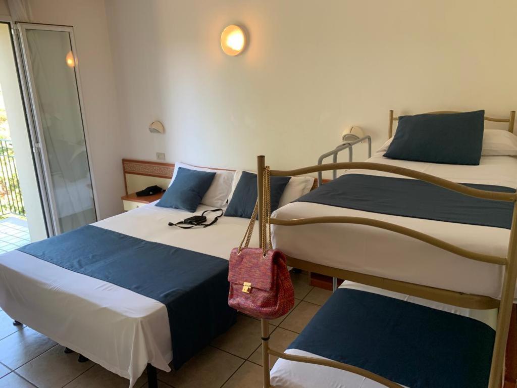 Hotel B&B Des Bains ミラノ・マリッティマ エクステリア 写真