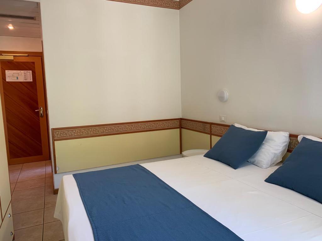 Hotel B&B Des Bains ミラノ・マリッティマ エクステリア 写真