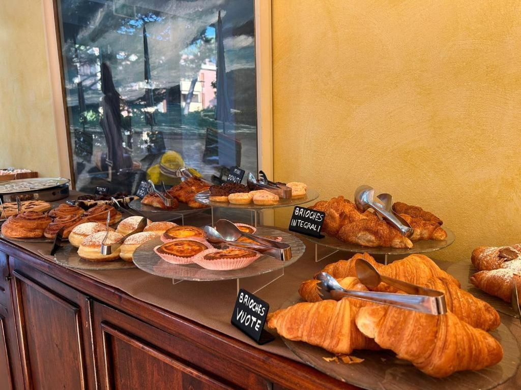 Hotel B&B Des Bains ミラノ・マリッティマ エクステリア 写真