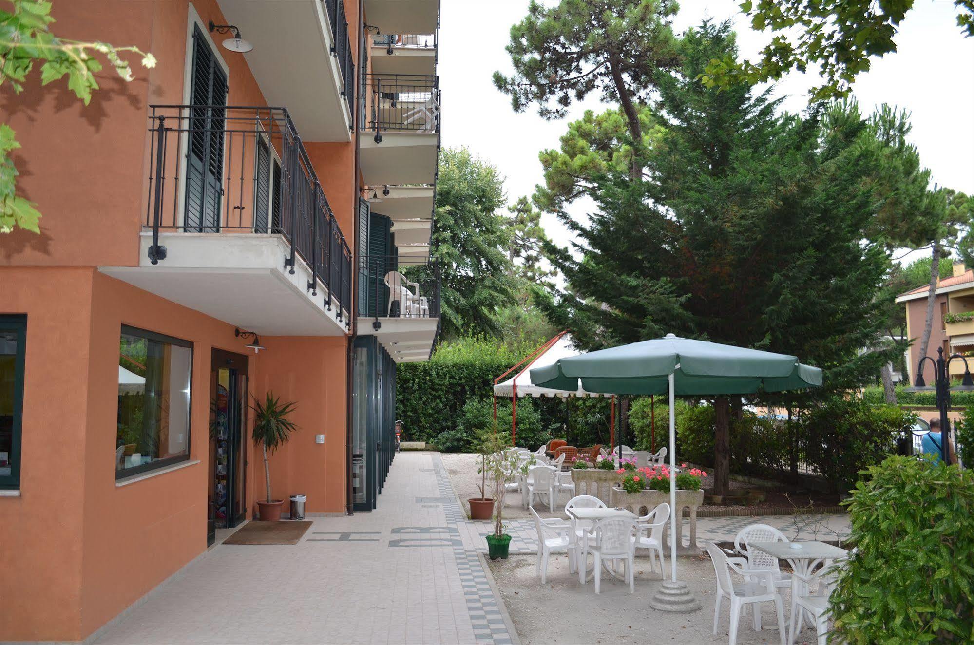 Hotel B&B Des Bains ミラノ・マリッティマ エクステリア 写真