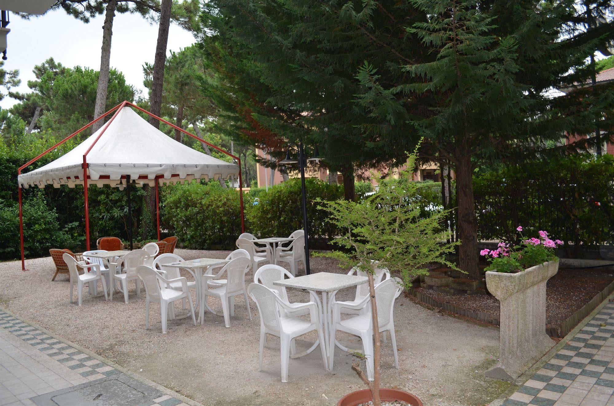 Hotel B&B Des Bains ミラノ・マリッティマ エクステリア 写真